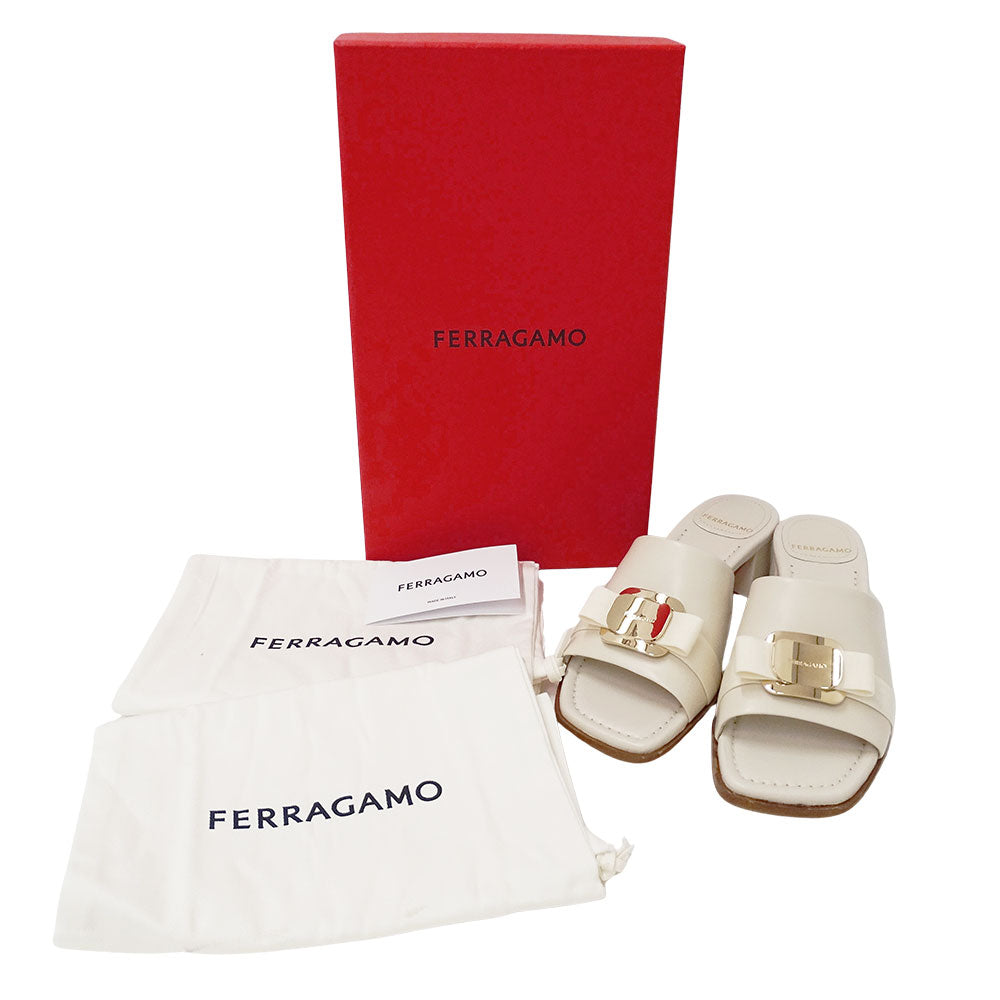 Ferragamo フェラガモ サンダル アイボリー レザー レディース 【中古】