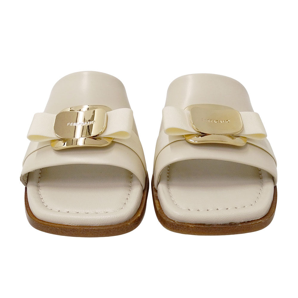 Ferragamo フェラガモ サンダル アイボリー レザー レディース 【中古】