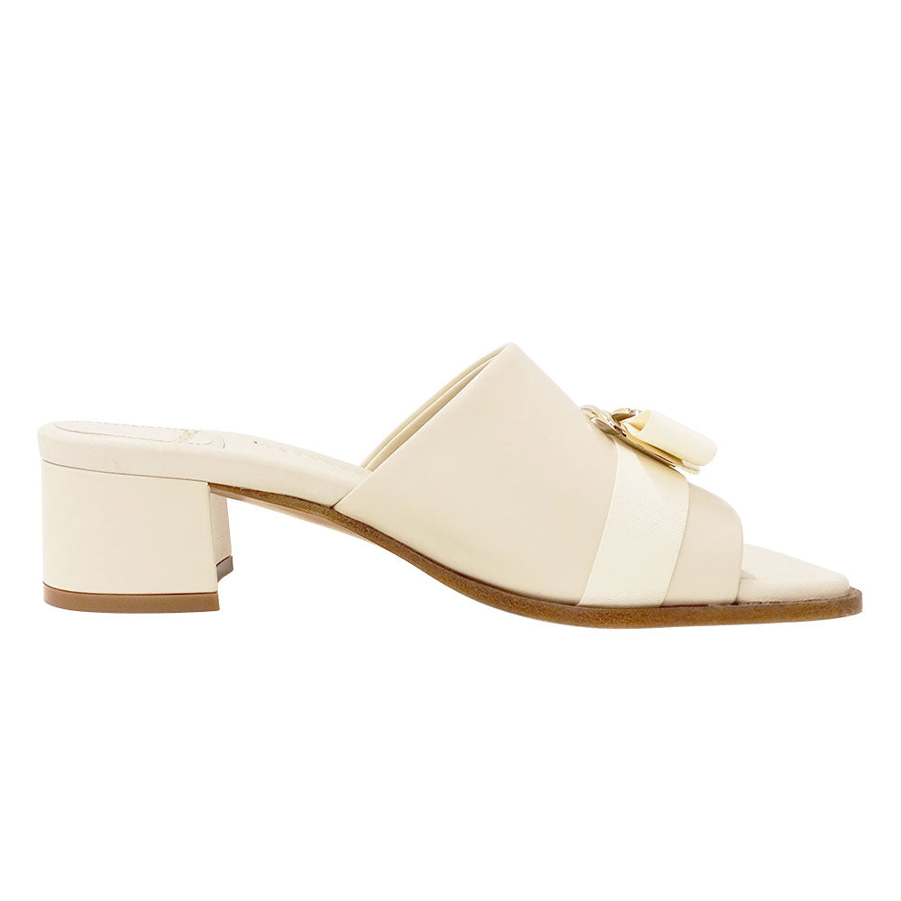 Ferragamo フェラガモ サンダル アイボリー レザー レディース 【中古】