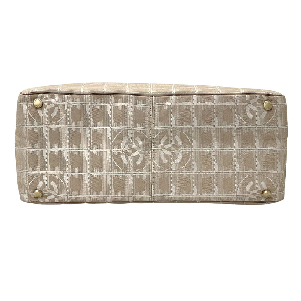 CHANEL シャネル トートバッグ ニュートラベル トートMM ベージュ シルバー金具 ナイロン レディース 【中古】