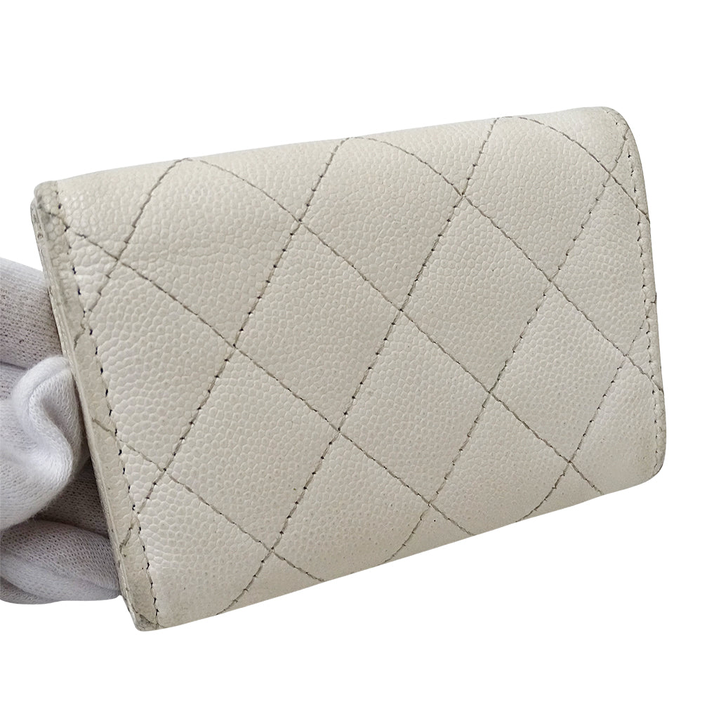 CHANEL シャネル 三つ折り財布 マトラッセ ホワイト ゴールド金具 キャビアスキン レディース 【中古】