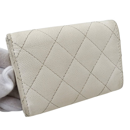 CHANEL シャネル 三つ折り財布 マトラッセ ホワイト ゴールド金具 キャビアスキン レディース 【中古】
