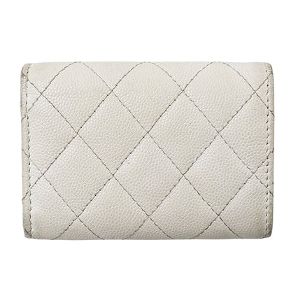 CHANEL シャネル 三つ折り財布 マトラッセ ホワイト ゴールド金具 キャビアスキン レディース 【中古】