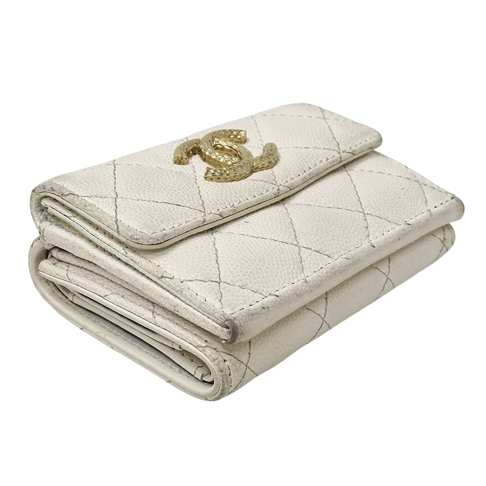 CHANEL シャネル 三つ折り財布 マトラッセ ホワイト ゴールド金具 キャビアスキン レディース 【中古】