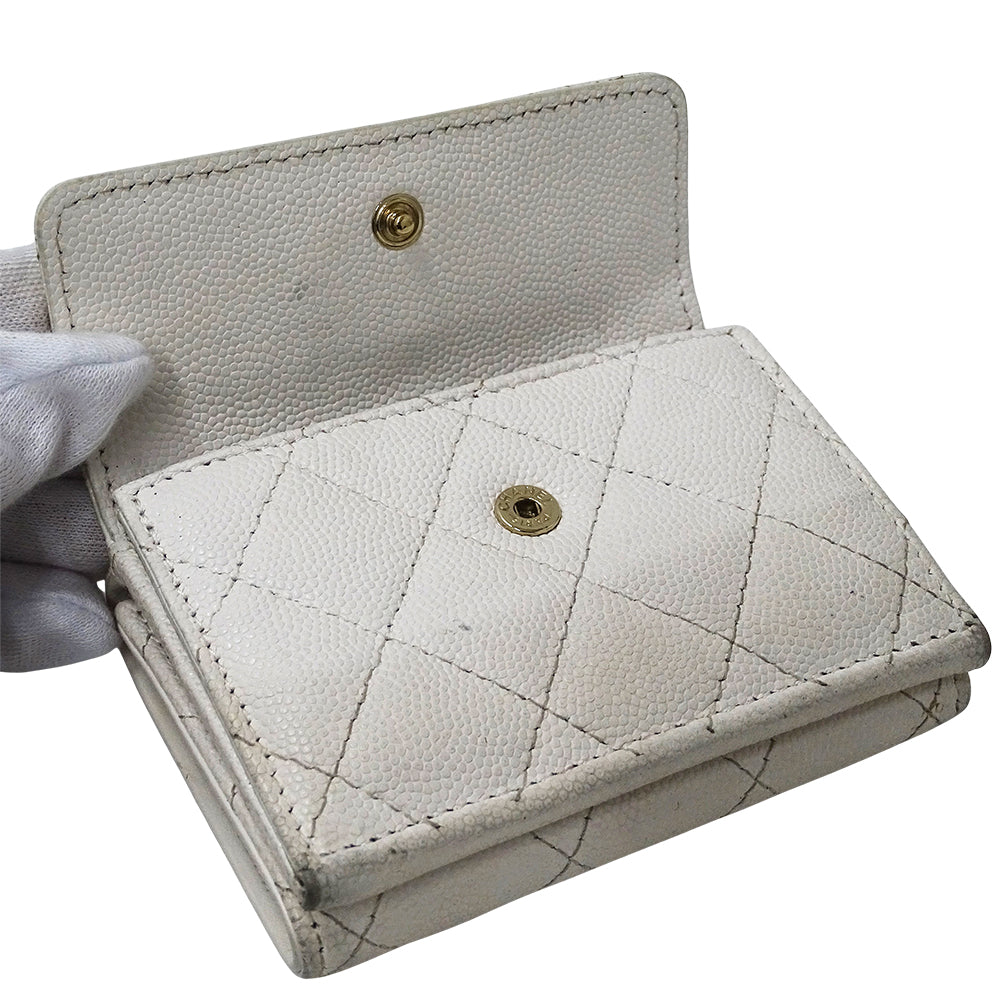 CHANEL シャネル 三つ折り財布 マトラッセ ホワイト ゴールド金具 キャビアスキン レディース 【中古】