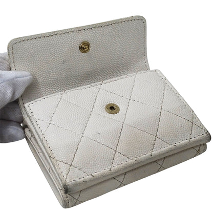 CHANEL シャネル 三つ折り財布 マトラッセ ホワイト ゴールド金具 キャビアスキン レディース 【中古】
