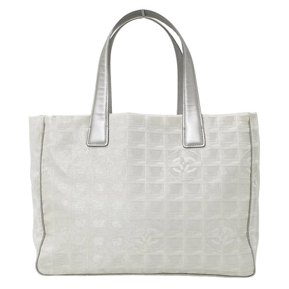 CHANEL シャネル トートバッグ ニュートラベル トートMM シルバー シルバー金具 ナイロン レディース 【中古】