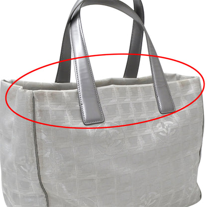 CHANEL シャネル トートバッグ ニュートラベル トートMM シルバー シルバー金具 ナイロン レディース 【中古】