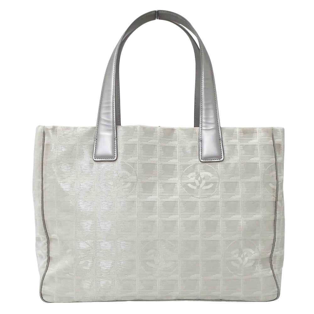 CHANEL シャネル トートバッグ ニュートラベル トートMM シルバー シルバー金具 ナイロン レディース 【中古】