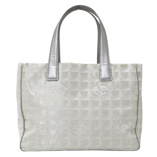 CHANEL シャネル トートバッグ ニュートラベル トートMM シルバー シルバー金具 ナイロン レディース 【中古】