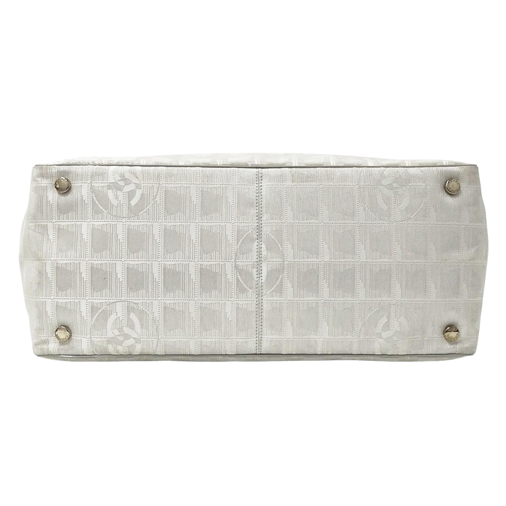 CHANEL シャネル トートバッグ ニュートラベル トートMM シルバー シルバー金具 ナイロン レディース 【中古】