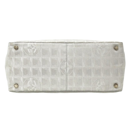 CHANEL シャネル トートバッグ ニュートラベル トートMM シルバー シルバー金具 ナイロン レディース 【中古】