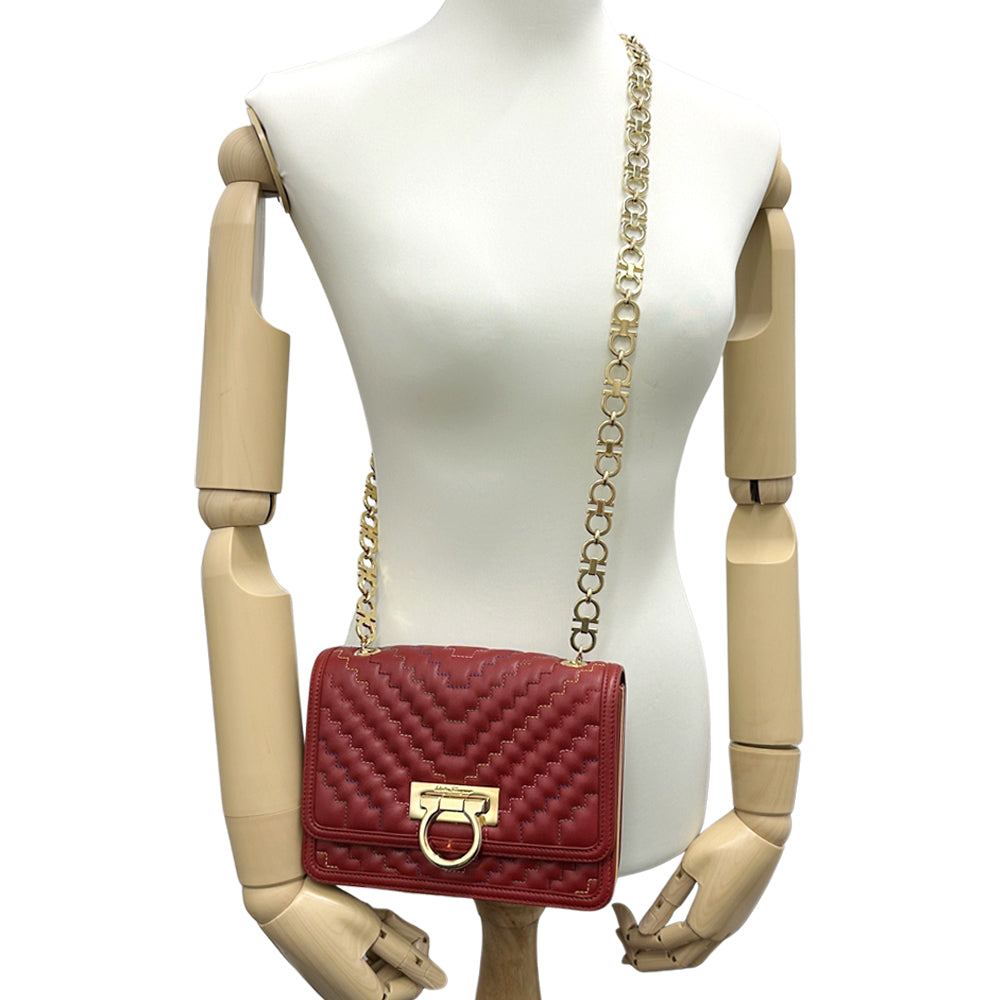 Ferragamo フェラガモ ショルダーバッグ ガンチーニ　ダブルガンチーニ レッド マルチカラー レザー レディース 【中古】