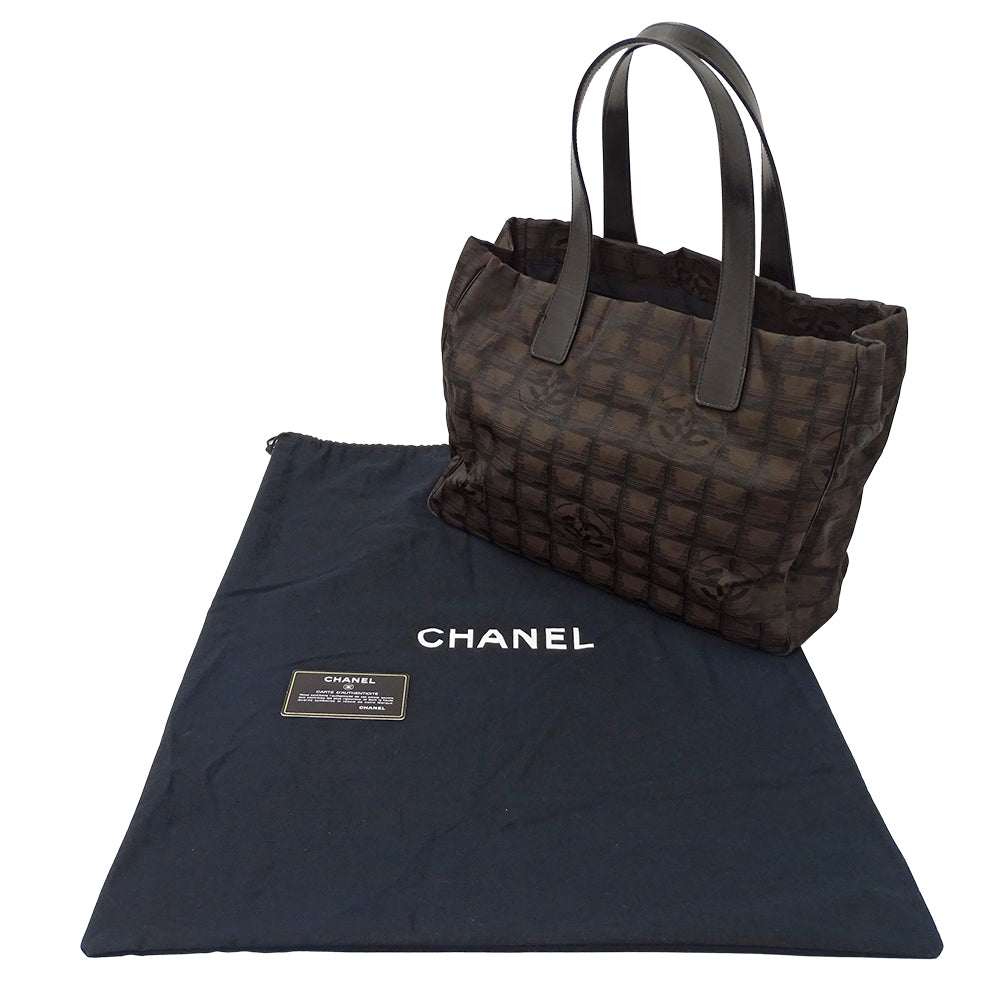 CHANEL シャネル トートバッグ ニュートラベル トートMM ダークブラウン ナイロン レディース 【中古】