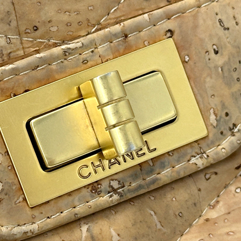 CHANEL シャネル ショルダーバッグ 2.55 シェブロン ベージュ ゴールド金具 コルク レザー レディース 希少 レア 【中古】