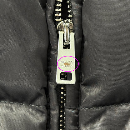 PRADA プラダ ダウンジャケット トライアングルロゴ グレー ナイロン L 40 レディース 【中古】