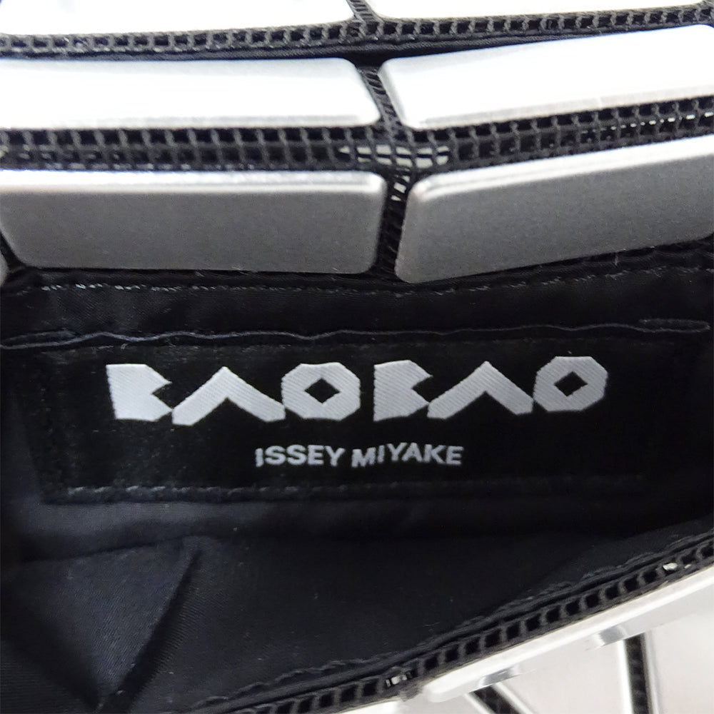 ISSEY MIYAKE イッセイミヤケ カードケース グレー シルバー PVC レディース 【中古】