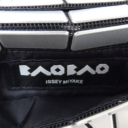 ISSEY MIYAKE イッセイミヤケ カードケース グレー シルバー PVC レディース 【中古】