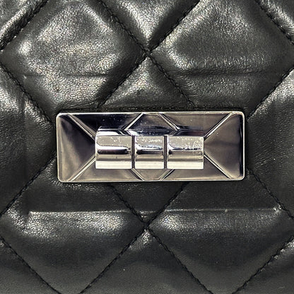 CHANEL シャネル ショルダーバッグ 2.55 マトラッセ ブラック シルバー金具 ラムスキン レディース 【中古】