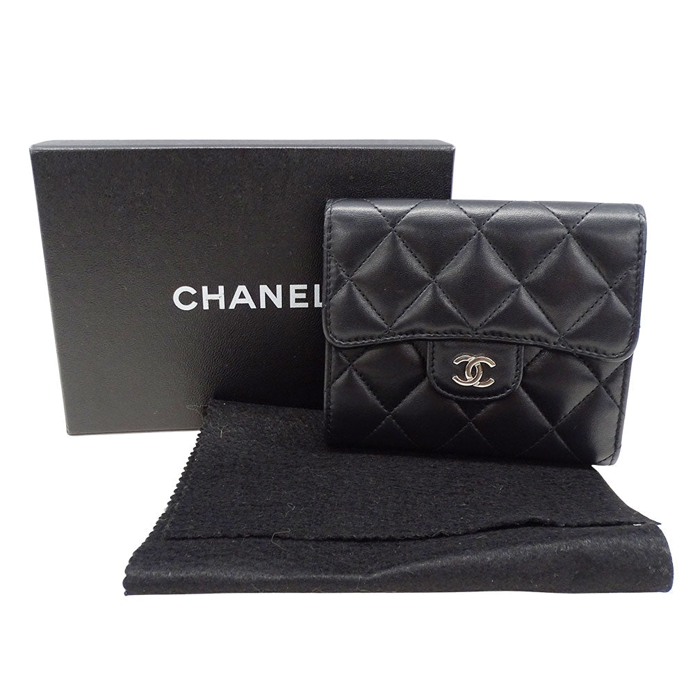CHANEL シャネル 三つ折り財布 マトラッセ ブラック シルバー金具 ラムスキン レディース 【中古】