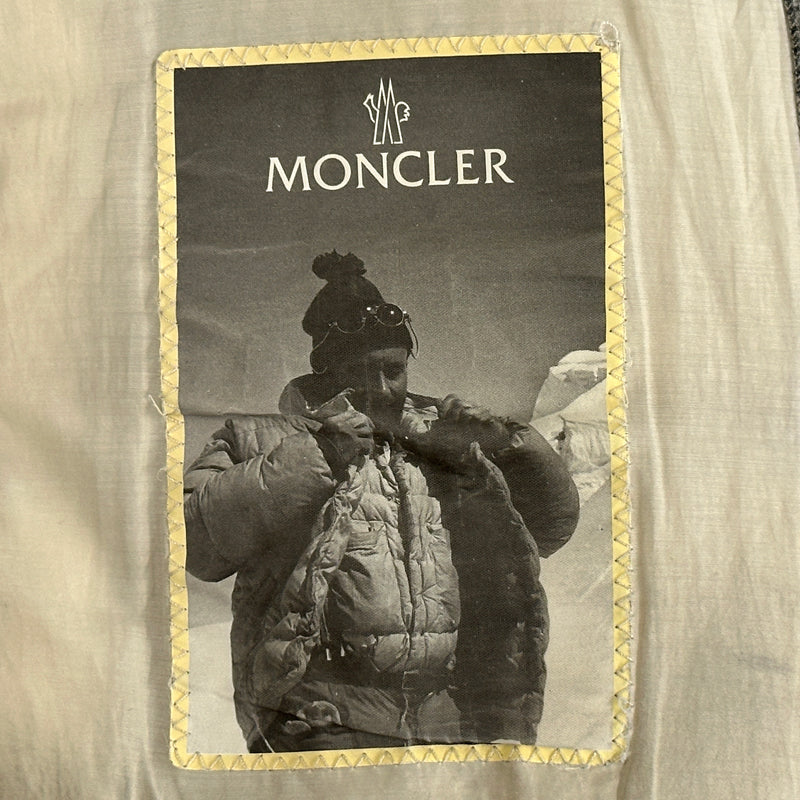 MONCLER モンクレール ダウンジャケット グレー メンズ 【中古】