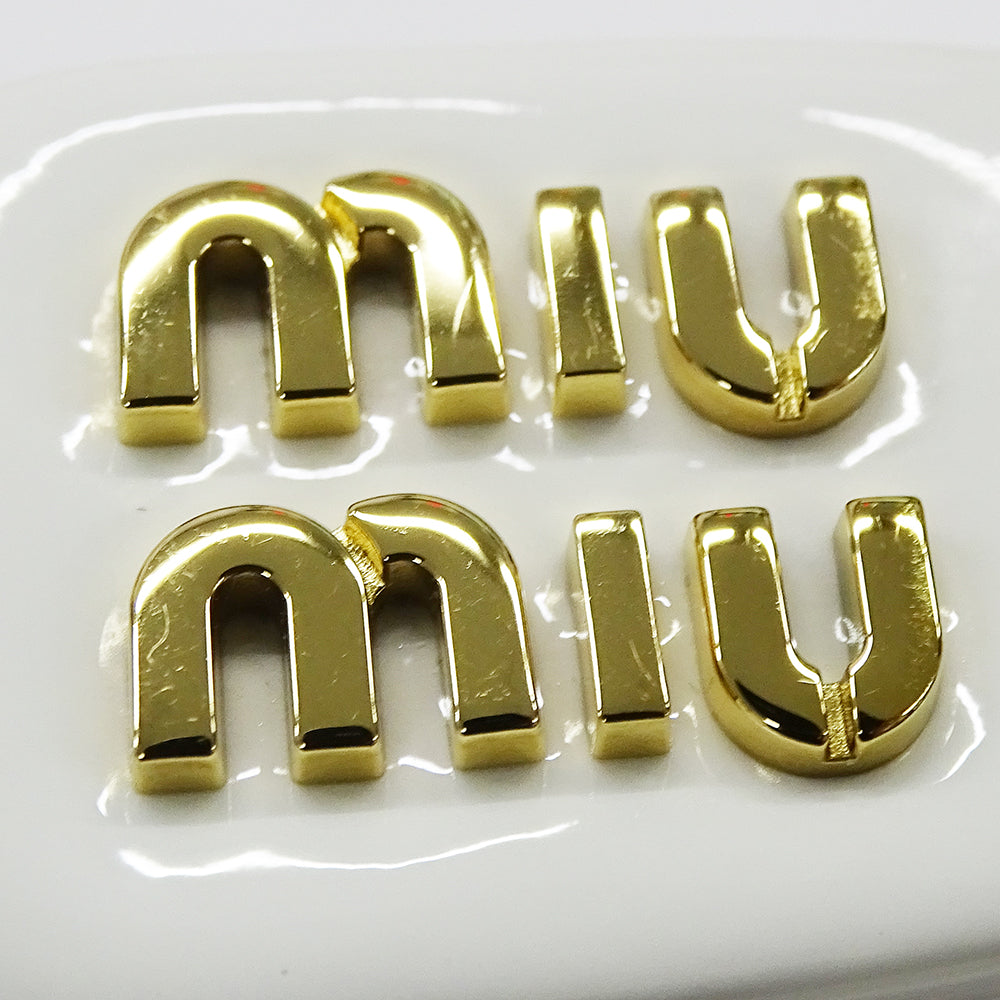 MIUMIU ミュウミュウ パテントレザー ヘアクリップ バレッタ ホワイト ゴールド金具 レディース 5IF092 ヘアアクセサリー【中古】