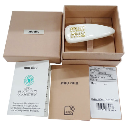 MIUMIU ミュウミュウ パテントレザー ヘアクリップ バレッタ ホワイト ゴールド金具 レディース 5IF092 ヘアアクセサリー【中古】