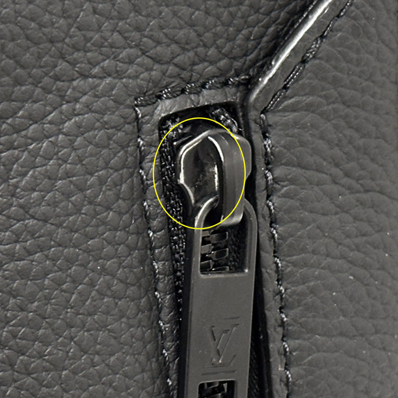 LOUIS VUITTON ルイ・ヴィトン テイクオフ メッセンジャー ショルダーバッグ LV アエログラム ノワール M57080 メンズ 【中古】
