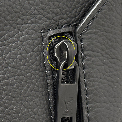 LOUIS VUITTON ルイ・ヴィトン テイクオフ メッセンジャー ショルダーバッグ LV アエログラム ノワール M57080 メンズ 【中古】