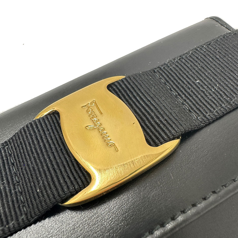 Ferragamo フェラガモ 二つ折り財布 ヴァラ ブラック レザー レディース 【中古】