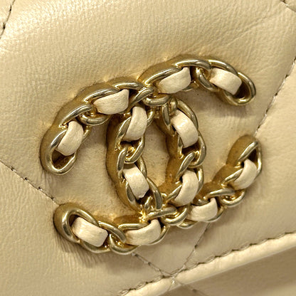 CHANEL シャネル 二つ折り財布 シャネル19 ベージュ ゴールド金具 ラムスキン レディース 【中古】