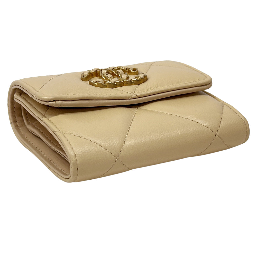 CHANEL シャネル 二つ折り財布 シャネル19 ベージュ ゴールド金具 ラムスキン レディース 【中古】