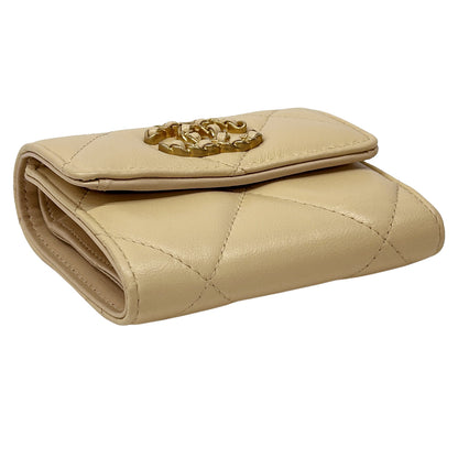 CHANEL シャネル 二つ折り財布 シャネル19 ベージュ ゴールド金具 ラムスキン レディース 【中古】