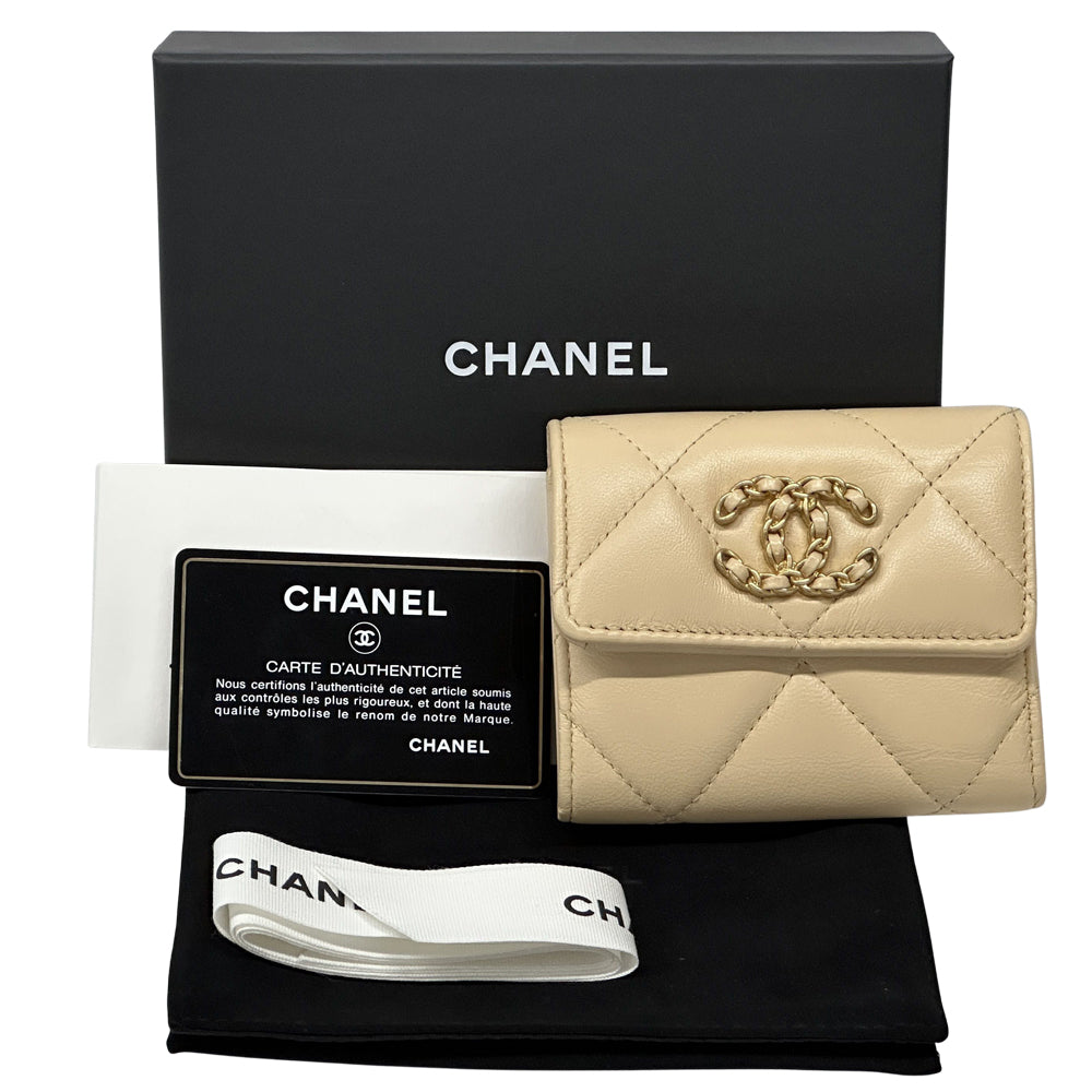 CHANEL シャネル 二つ折り財布 シャネル19 ベージュ ゴールド金具 ラムスキン レディース 【中古】