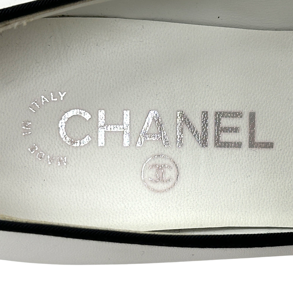 CHANEL シャネル パンプス ココマーク ホワイト ブラック 38 24.5cm グログラン レディース 【中古】