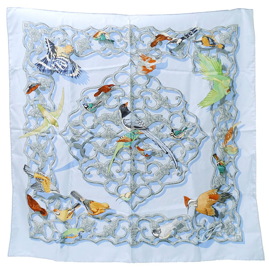 HERMES エルメス カレ90 OISEAUX DE L'HIMALAYA インドとヒマラヤの小鳥たち スカーフ ライトブルー シルク レディース 【中古】