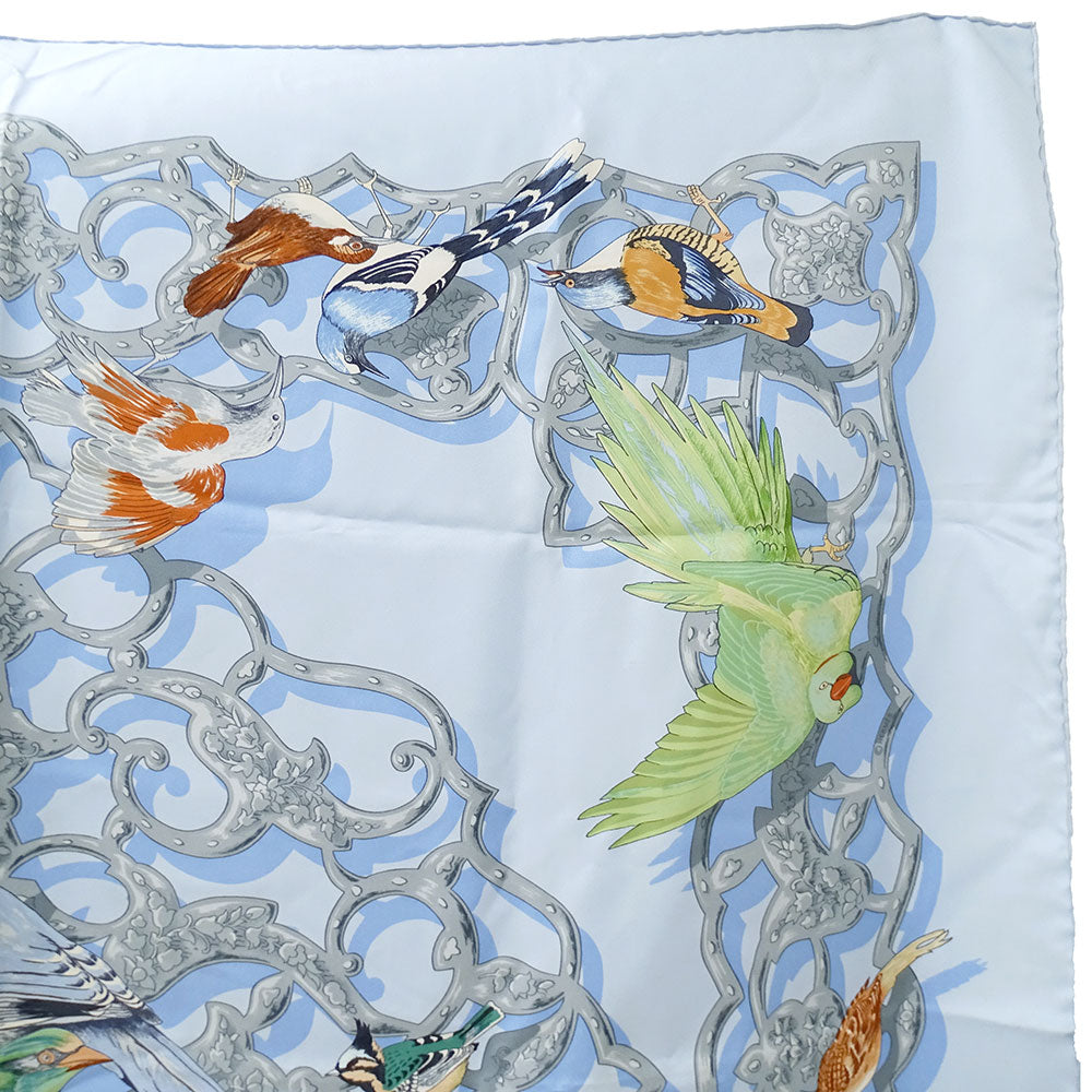 HERMES エルメス カレ90 OISEAUX DE L'HIMALAYA インドとヒマラヤの小鳥たち スカーフ ライトブルー シルク レディース 【中古】
