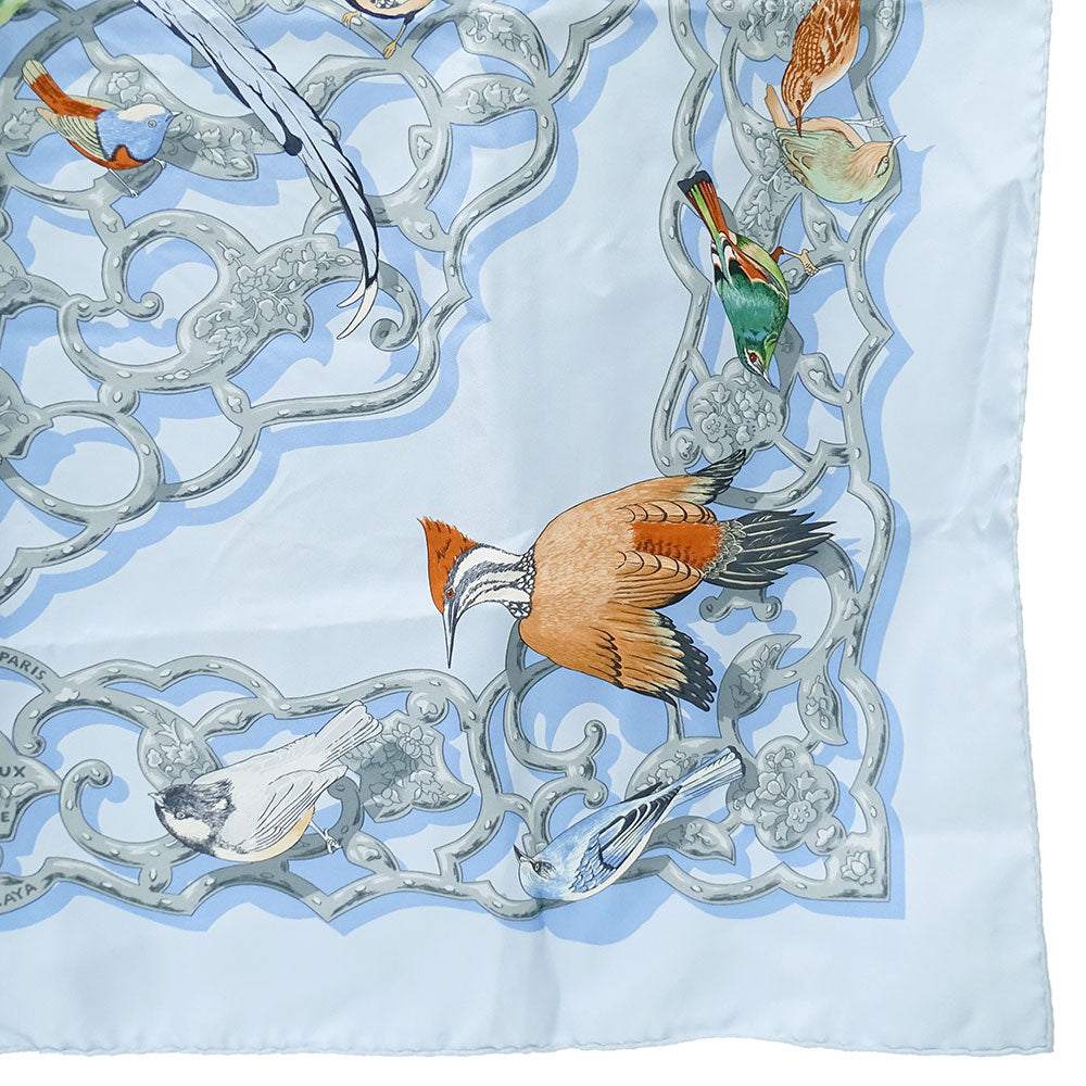 HERMES エルメス カレ90 OISEAUX DE L'HIMALAYA インドとヒマラヤの小鳥たち スカーフ ライトブルー シルク レディース 【中古】