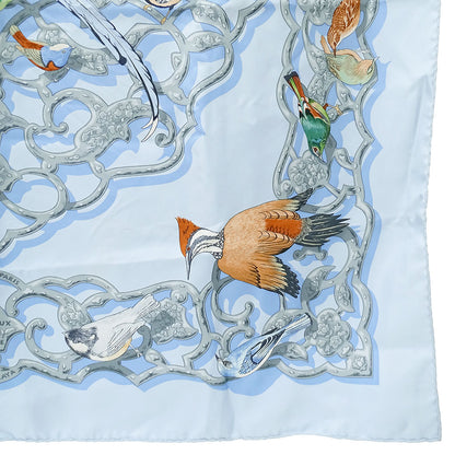HERMES エルメス カレ90 OISEAUX DE L'HIMALAYA インドとヒマラヤの小鳥たち スカーフ ライトブルー シルク レディース 【中古】