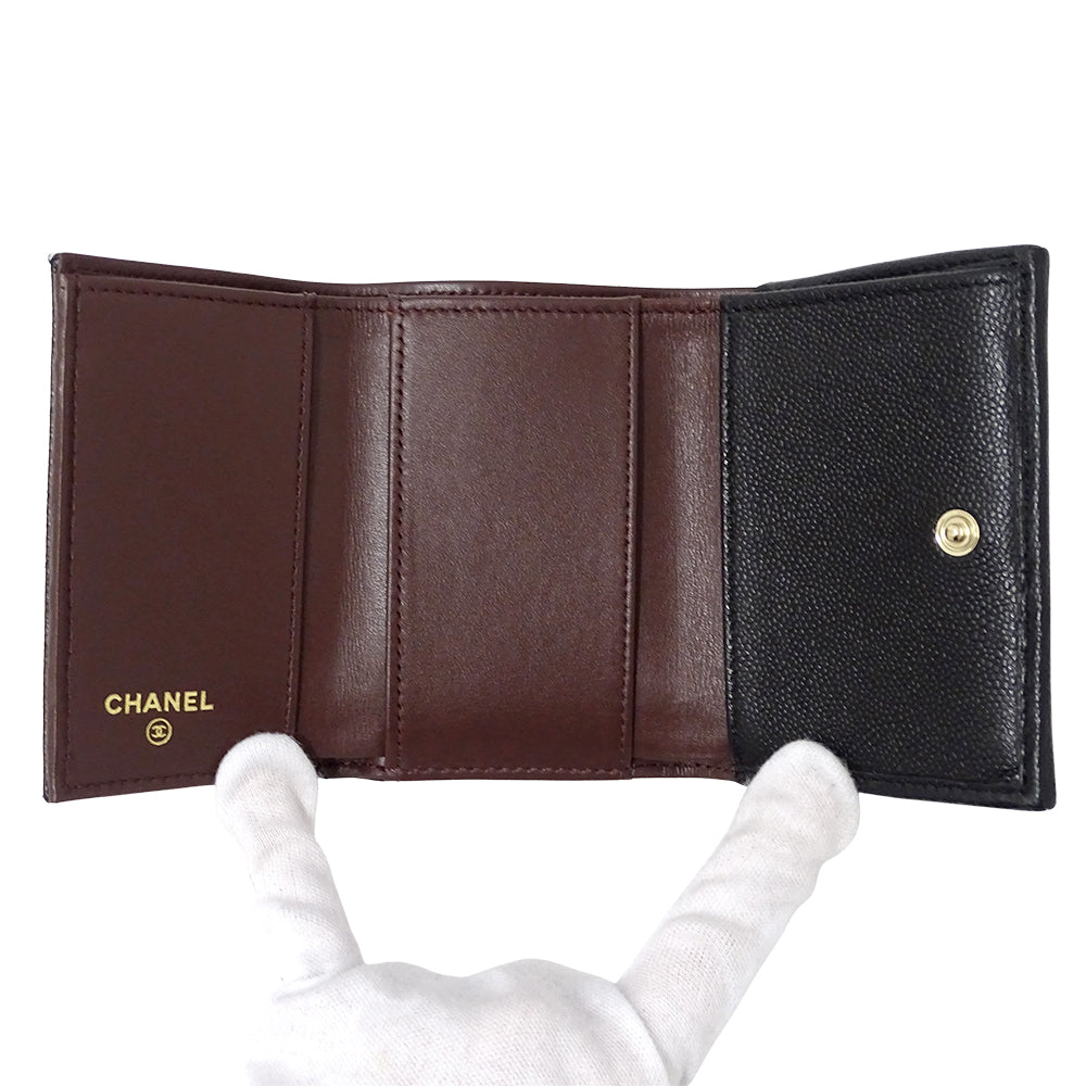 CHANEL シャネル 三つ折り財布 マトラッセ ブラック ゴールド金具 キャビアスキン レディース 【中古】