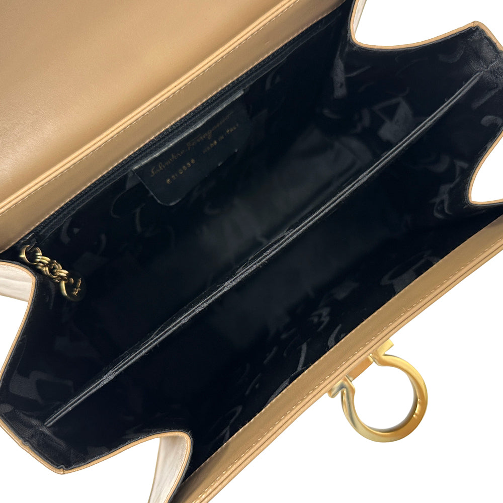 Ferragamo フェラガモ ハンドバッグ ガンチーニ ベージュ レザー レディース 【中古】