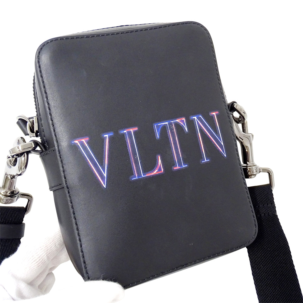 Valentino Garavani ヴァレンティノ・ガラヴァーニ ショルダーバッグ ブラック レザー レディース 【中古】