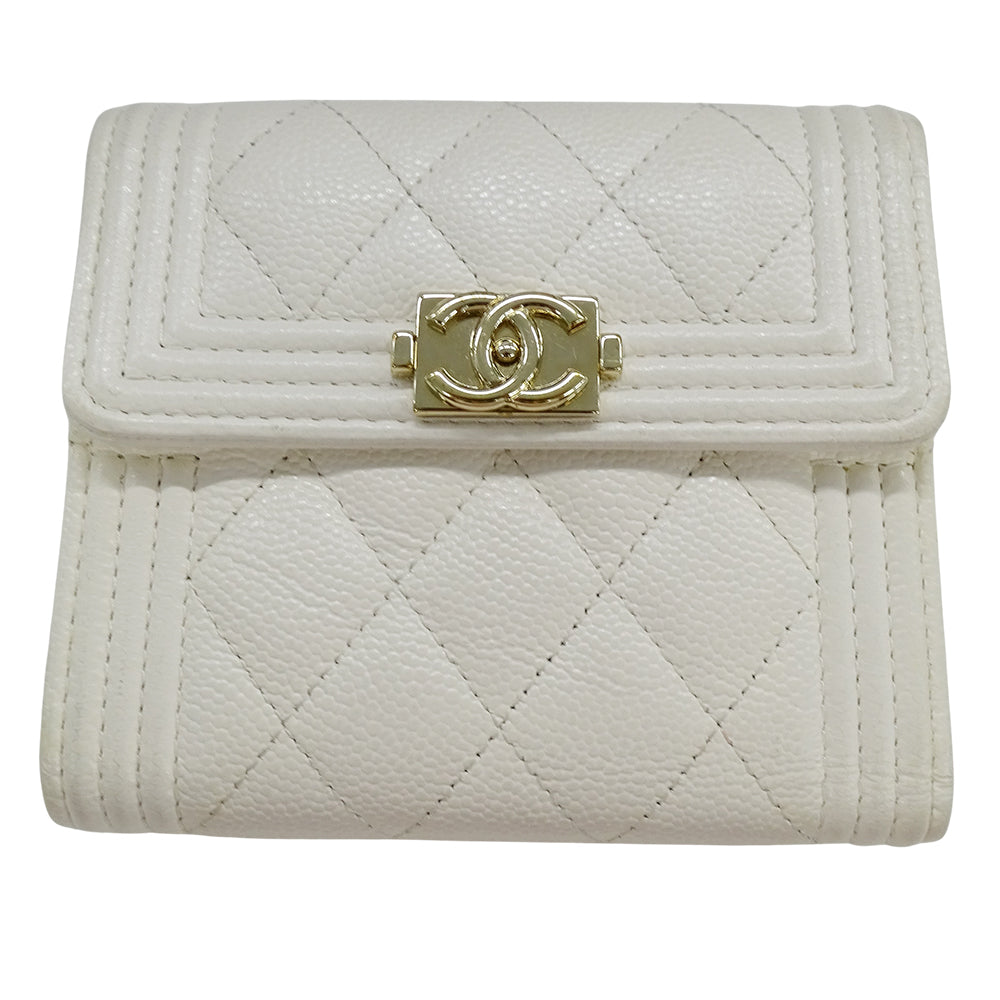 CHANEL シャネル ボーイシャネル 三つ折り財布 ホワイト ゴールド金具 キャビアスキン レディース 【中古】