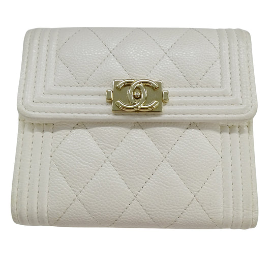 CHANEL シャネル ボーイシャネル 三つ折り財布 ホワイト ゴールド金具 キャビアスキン レディース 【中古】