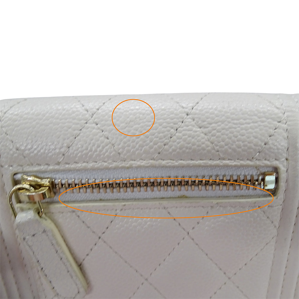 CHANEL シャネル ボーイシャネル 三つ折り財布 ホワイト ゴールド金具 キャビアスキン レディース 【中古】