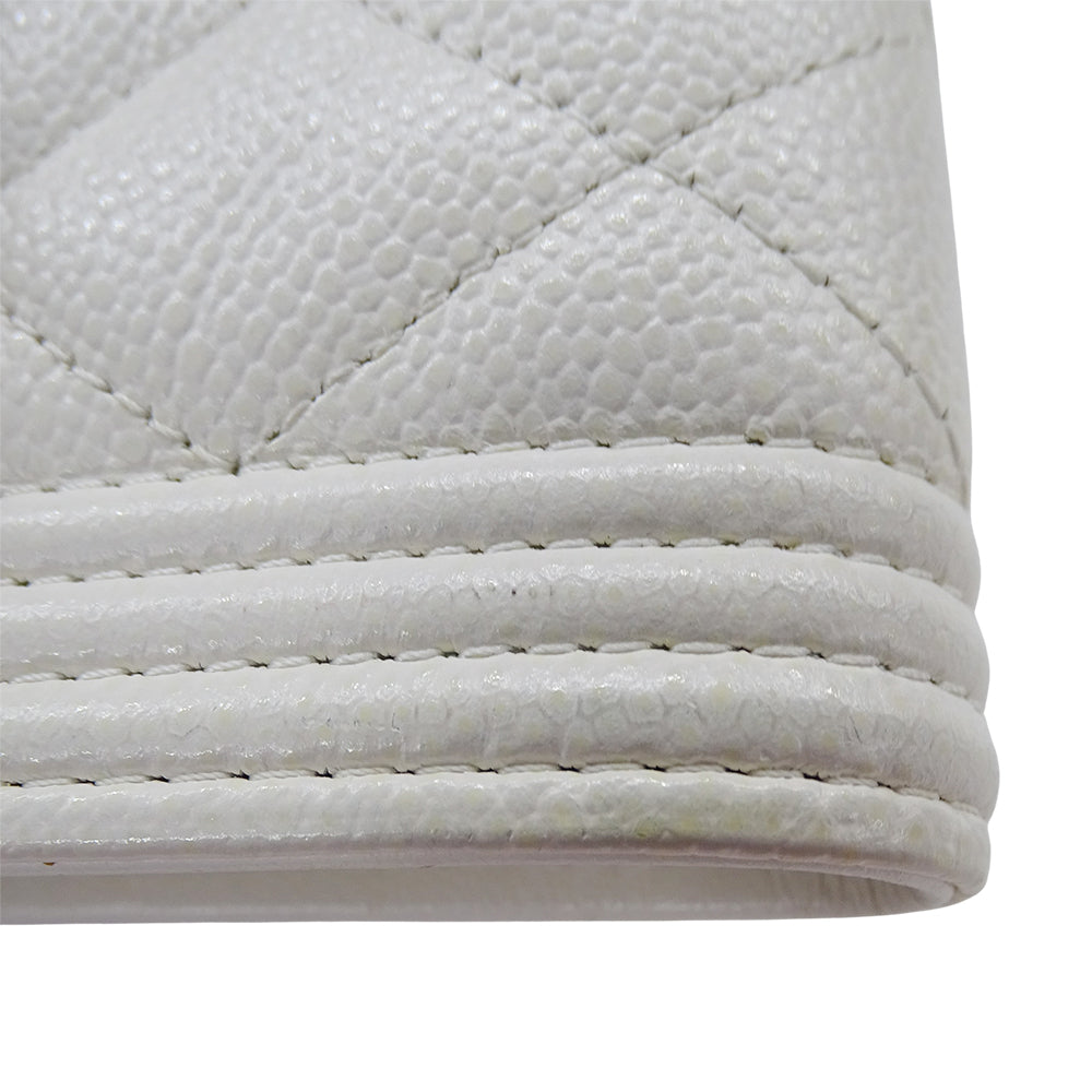 CHANEL シャネル ボーイシャネル 三つ折り財布 ホワイト ゴールド金具 キャビアスキン レディース 【中古】