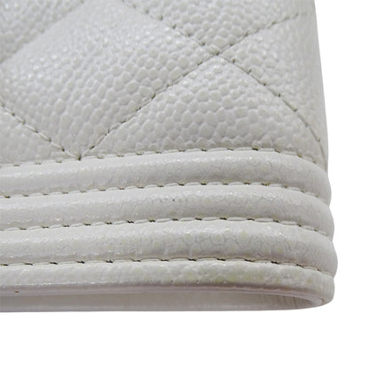 CHANEL シャネル ボーイシャネル 三つ折り財布 ホワイト ゴールド金具 キャビアスキン レディース 【中古】