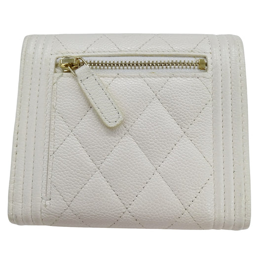 CHANEL シャネル ボーイシャネル 三つ折り財布 ホワイト ゴールド金具 キャビアスキン レディース 【中古】