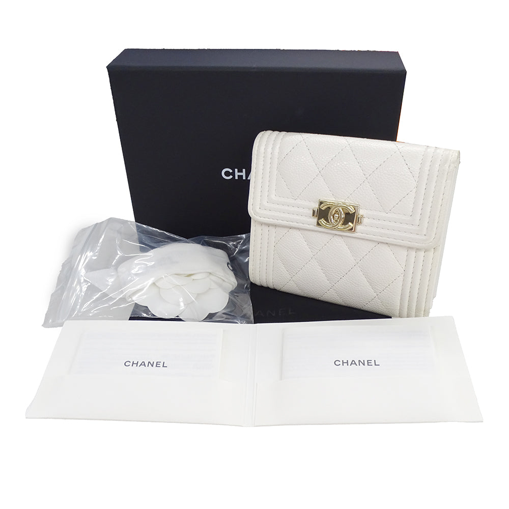 CHANEL シャネル ボーイシャネル 三つ折り財布 ホワイト ゴールド金具 キャビアスキン レディース 【中古】
