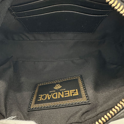 FENDI フェンディ フェンダーチェ ヴェルサーチ ショルダーバッグ ブラック レザー メンズ 【中古】